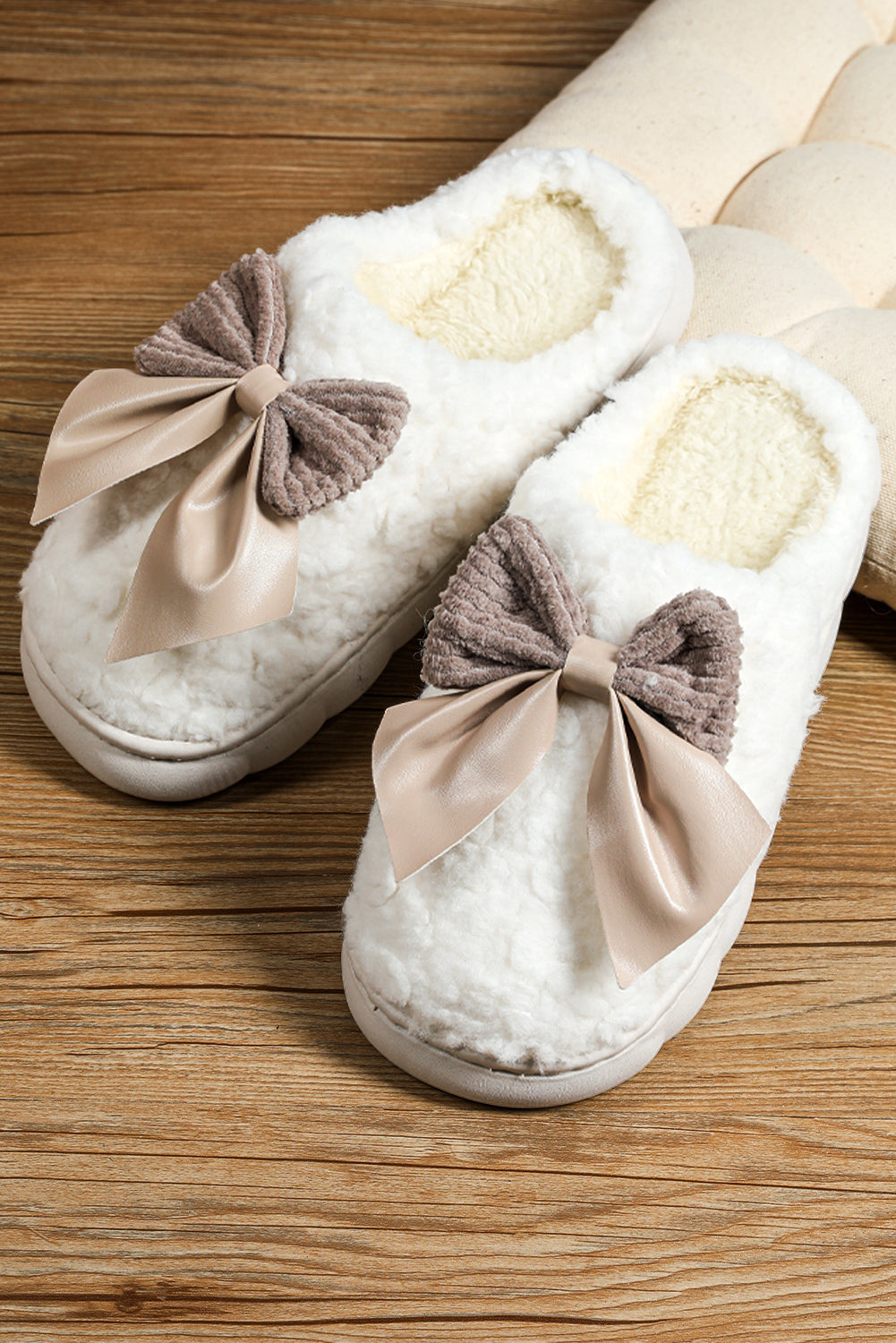 White Contrast Bowknot Winter Slippers (Bow Colors May Differ by Batch)
